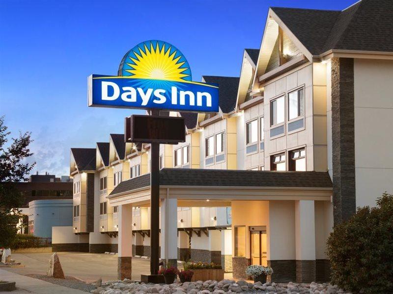 Days Inn By Wyndham Calgary Northwest Exterior foto