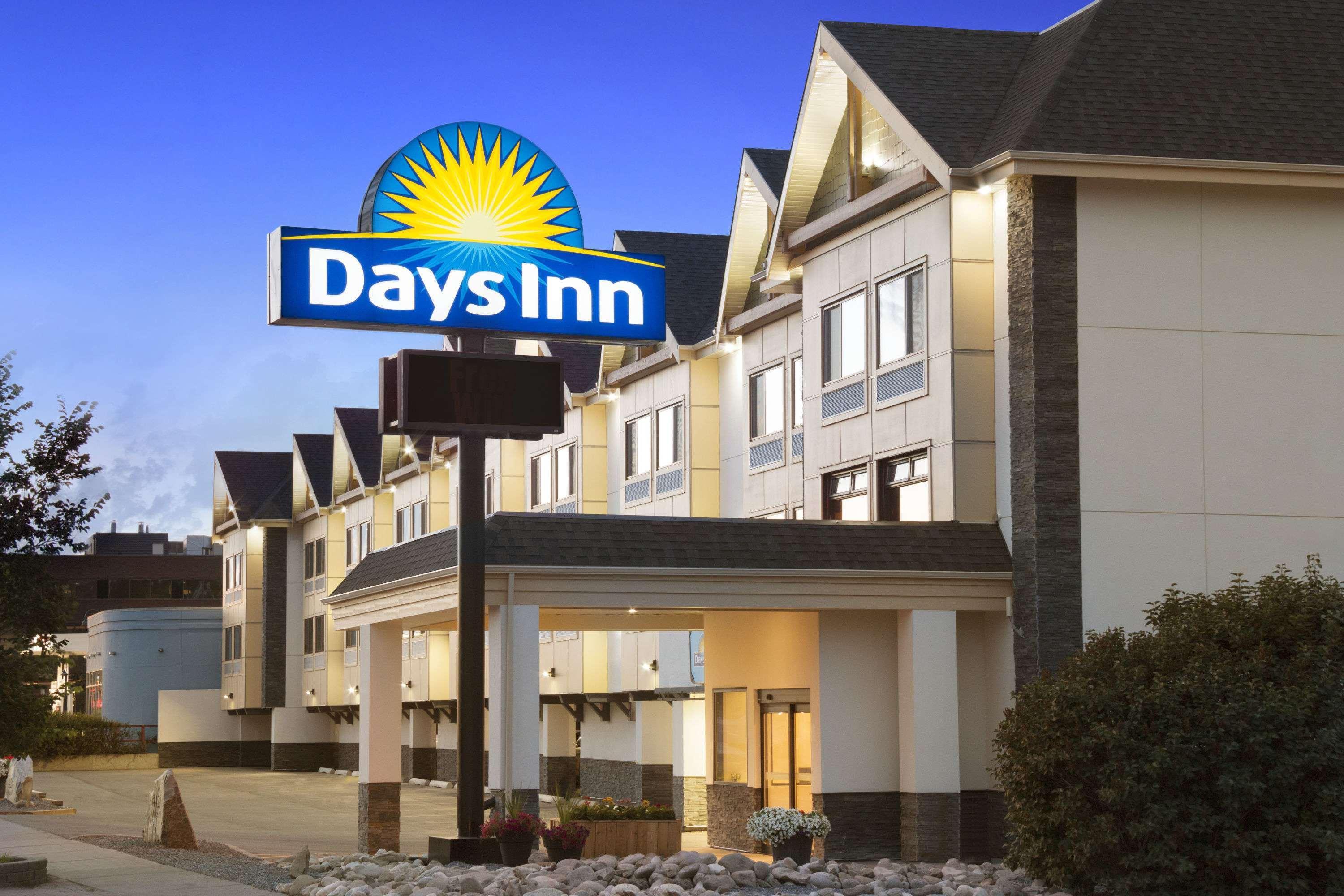 Days Inn By Wyndham Calgary Northwest Exterior foto